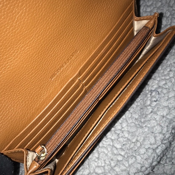 Micheal Kors wallet - Picture 2 of 2